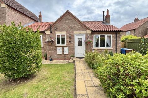 2 bedroom semi-detached bungalow for sale