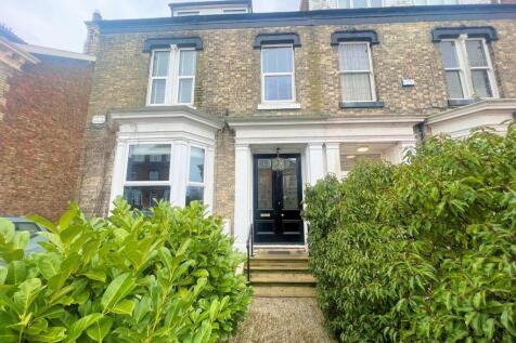 6 bedroom semi-detached house for sale