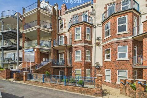 2 bedroom ground floor flat for sale