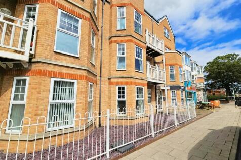 2 bedroom ground floor flat for sale