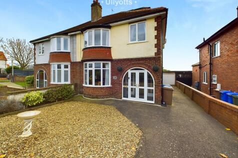 4 bedroom semi-detached house for sale