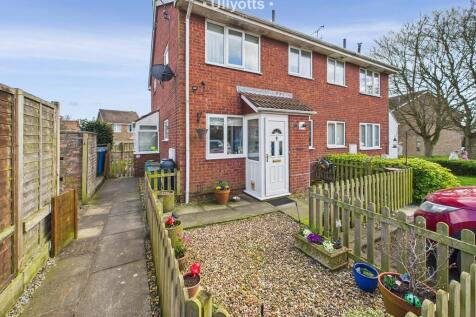 1 bedroom semi-detached house for sale