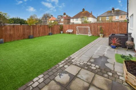 Swan Mews, Eastbourne BN22 4 bed link detached house for sale