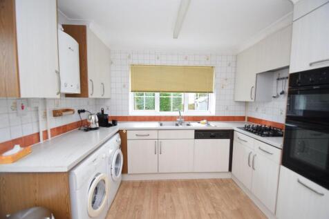 Firwood Close, Eastbourne BN22 3 bed semi