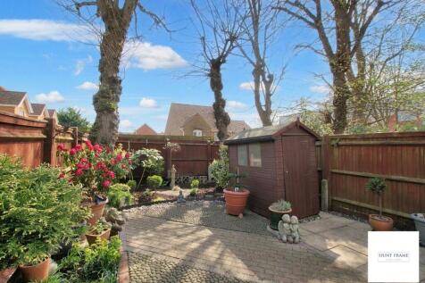 Roman Croft, Eastbourne BN21 3 bed terraced house for sale