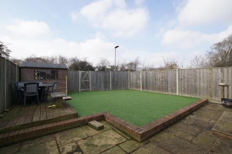 Thackeray Close, Eastbourne BN23 3 bed semi