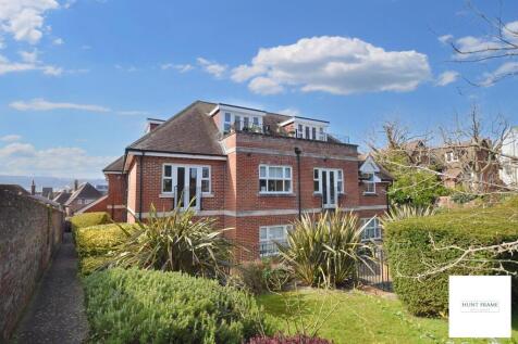 4 Ratton Road, Eastbourne BN21 2 bed penthouse for sale