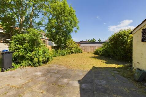 Cosham Park Ave, Portsmouth PO6 4 bed detached bungalow for sale