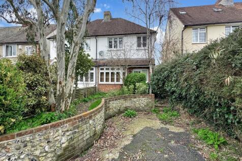 3 bedroom Semi Detached House in... 3 bed semi