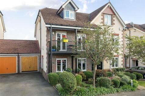 Halcyon Close, Oxshott, Leatherhead... 3 bed semi