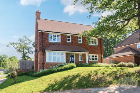 Consort Drive, Cobham, Surrey, KT22 4 bed detached house for sale