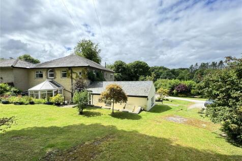 Clough End Road, Haslingden... 4 bed semi
