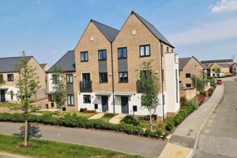 3 bedroom town house for sale