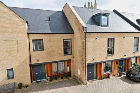4 bedroom town house for sale