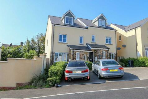 4 bedroom semi-detached house for sale