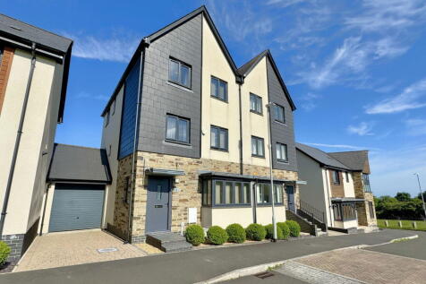 Airborne Drive, Plymouth PL6 4 bed semi