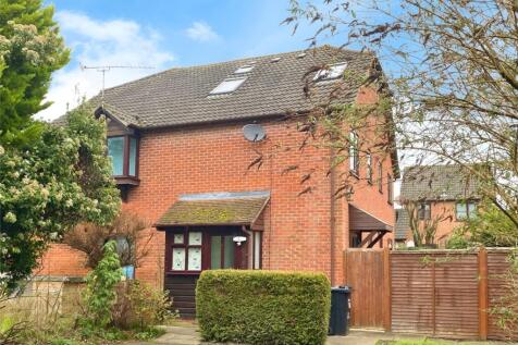 Vermont Woods, Finchampstead, Wokingham 2 bed terraced house for sale