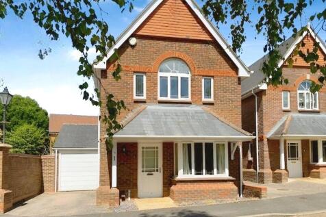 Wainwright Close, Wokingham, Berkshire 3 bed detached house for sale