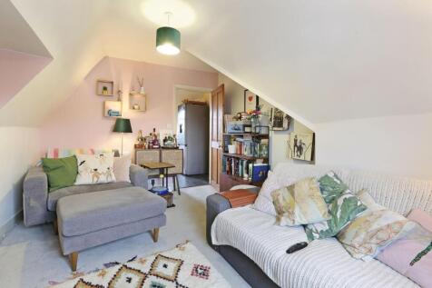 Greyhound Lane, London, SW16 2 bed flat for sale