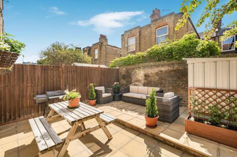 Bavent Road, London, SE5 2 bed flat for sale