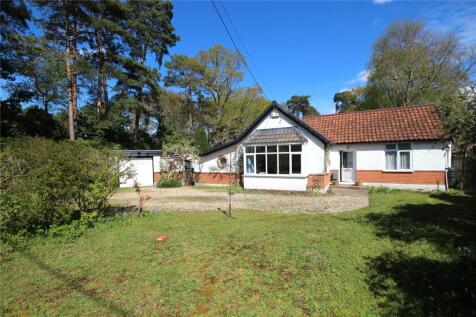 Pinewood Road, St. Ives, Ringwood... 3 bed bungalow for sale