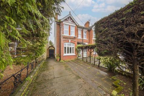 London Road, West Malling ME19 3 bed semi
