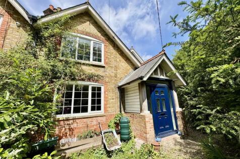 Harvel Road, Gravesend DA13 3 bed semi