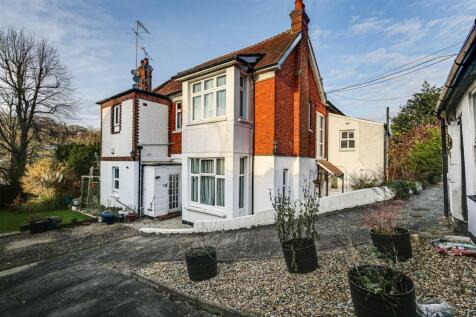 Croydon Road, Caterham CR3 2 bed apartment for sale