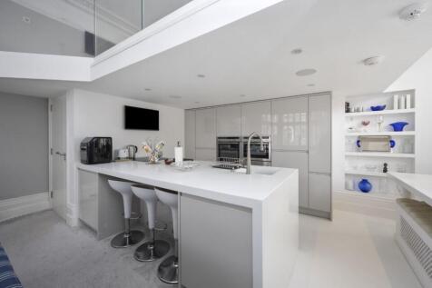 3 bedroom ground floor flat for sale