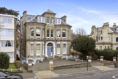3 bedroom ground floor flat for sale