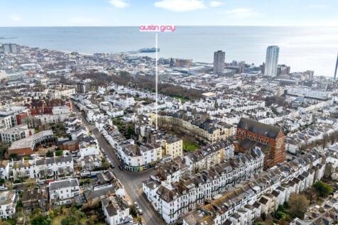 3 bedroom flat for sale