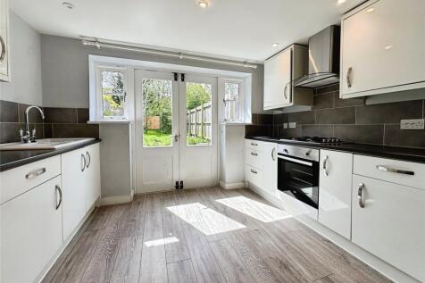 Carisbrooke High Street, Newport... 3 bed terraced house for sale
