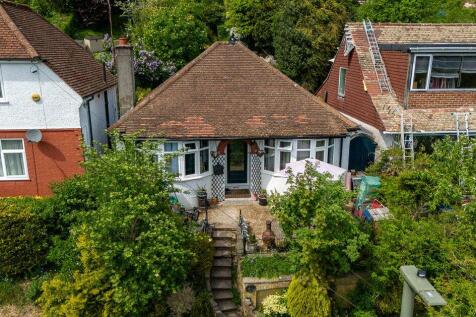 Stafford Road, Caterham, Surrey, CR3 2 bed bungalow for sale