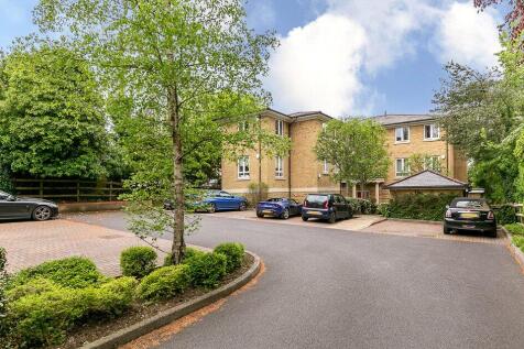 Tupwood Lane, CATERHAM, Surrey, CR3 2 bed apartment for sale
