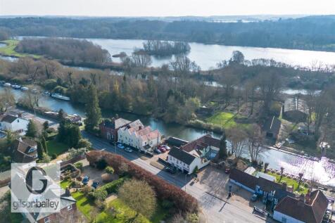 4 bedroom link detached house for sale