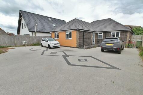 4 bedroom detached bungalow for sale