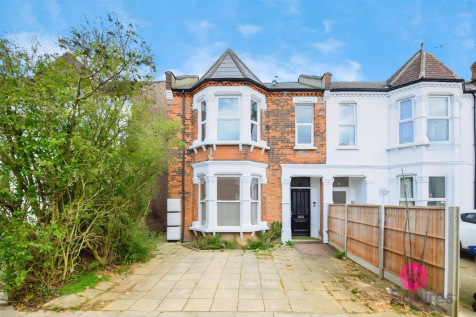 3 bedroom flat for sale