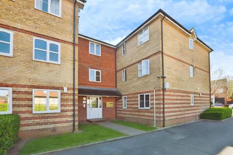 Lucas Gardens, London 2 bed flat for sale