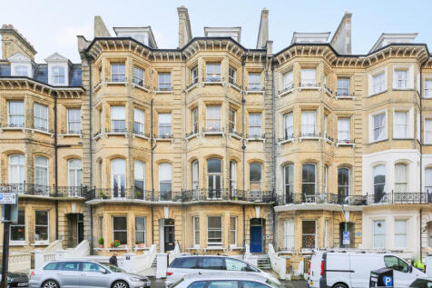 First Avenue, Hove, BN3 2 bed flat for sale