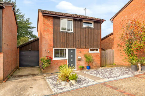 Gainsborough, Bracknell, Berkshire 3 bed detached house for sale