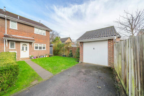 Minstead Close, Bracknell, Berkshire 3 bed semi