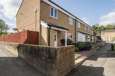 Leaves Green, Bracknell, Berkshire 3 bed end of terrace house for sale