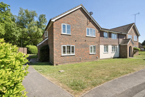 High Beech, Bracknell, Berkshire 1 bed maisonette for sale