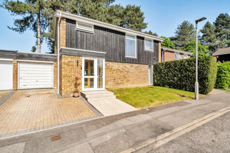 Silwood, Bracknell, Berkshire 3 bed detached house for sale