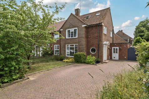 4 bedroom end of terrace house for sale