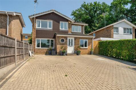 Avebury, Bracknell, Berkshire 4 bed detached house for sale