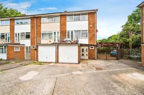 4 bedroom end of terrace house for sale