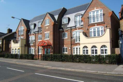 Spire Court, 60 Chase Side, Enfield 3 bed flat for sale