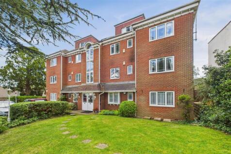 Cedarwood House, 24 Culloden Road... 2 bed flat for sale