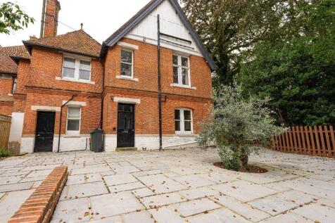Station Road, Wootton Bridge, Ryde 5 bed semi